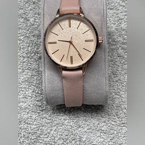 Elegant Pink Leather Women's watch NEW
NEVER WORN